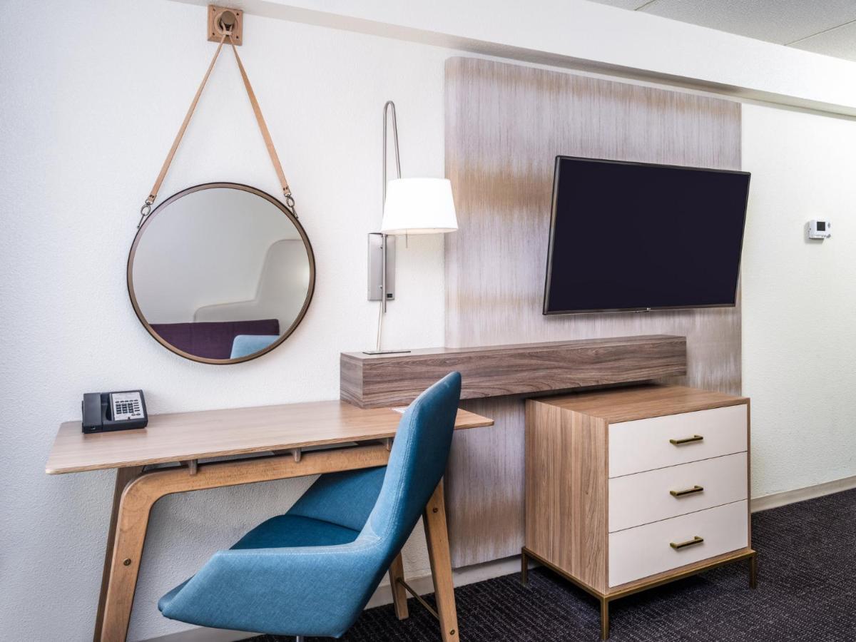Crowne Plaza Milwaukee South By Ihg Hotel Exterior foto