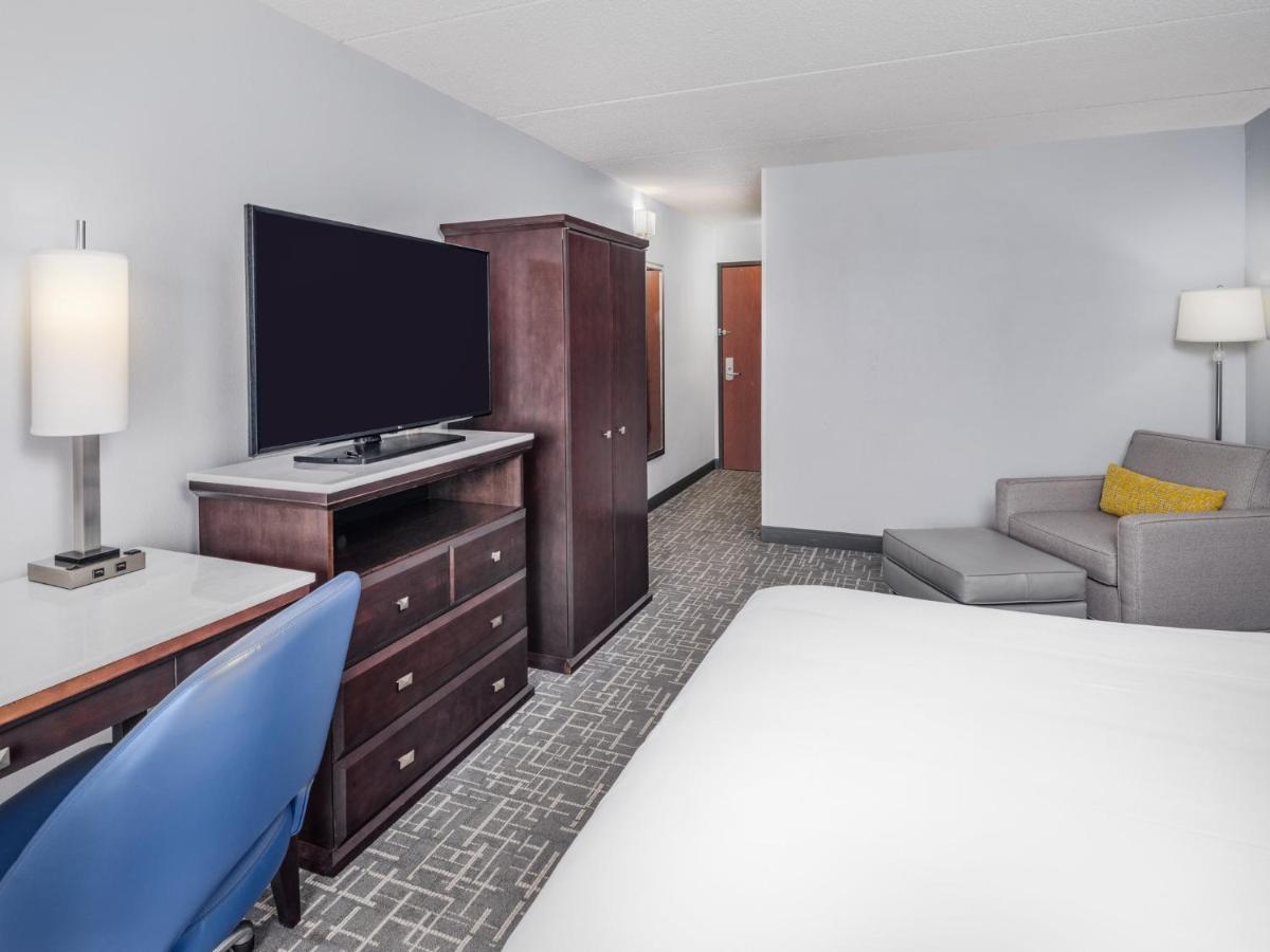 Crowne Plaza Milwaukee South By Ihg Hotel Exterior foto